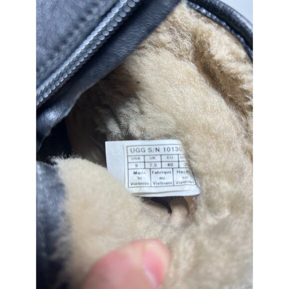 Ugg Cam II Black Leather Studded Shearling Lined Clog Boots Booties Size 9 - Picture 7 of 8